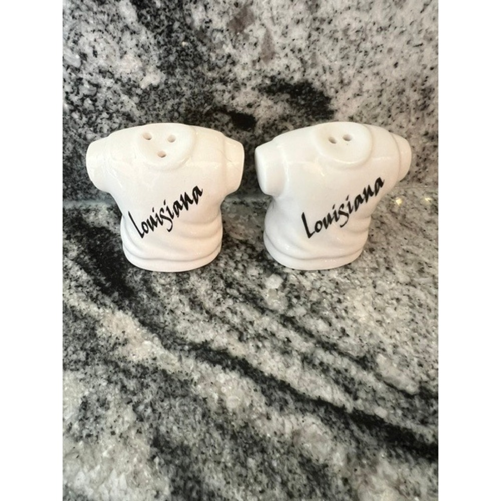 Unbranded‎ Salt & Pepper Shakers ceramic White Excellent Louisiana T-Shirt Shape